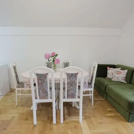 Apartman Camo *